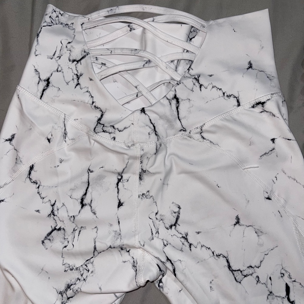 Leggings with mesh detailing